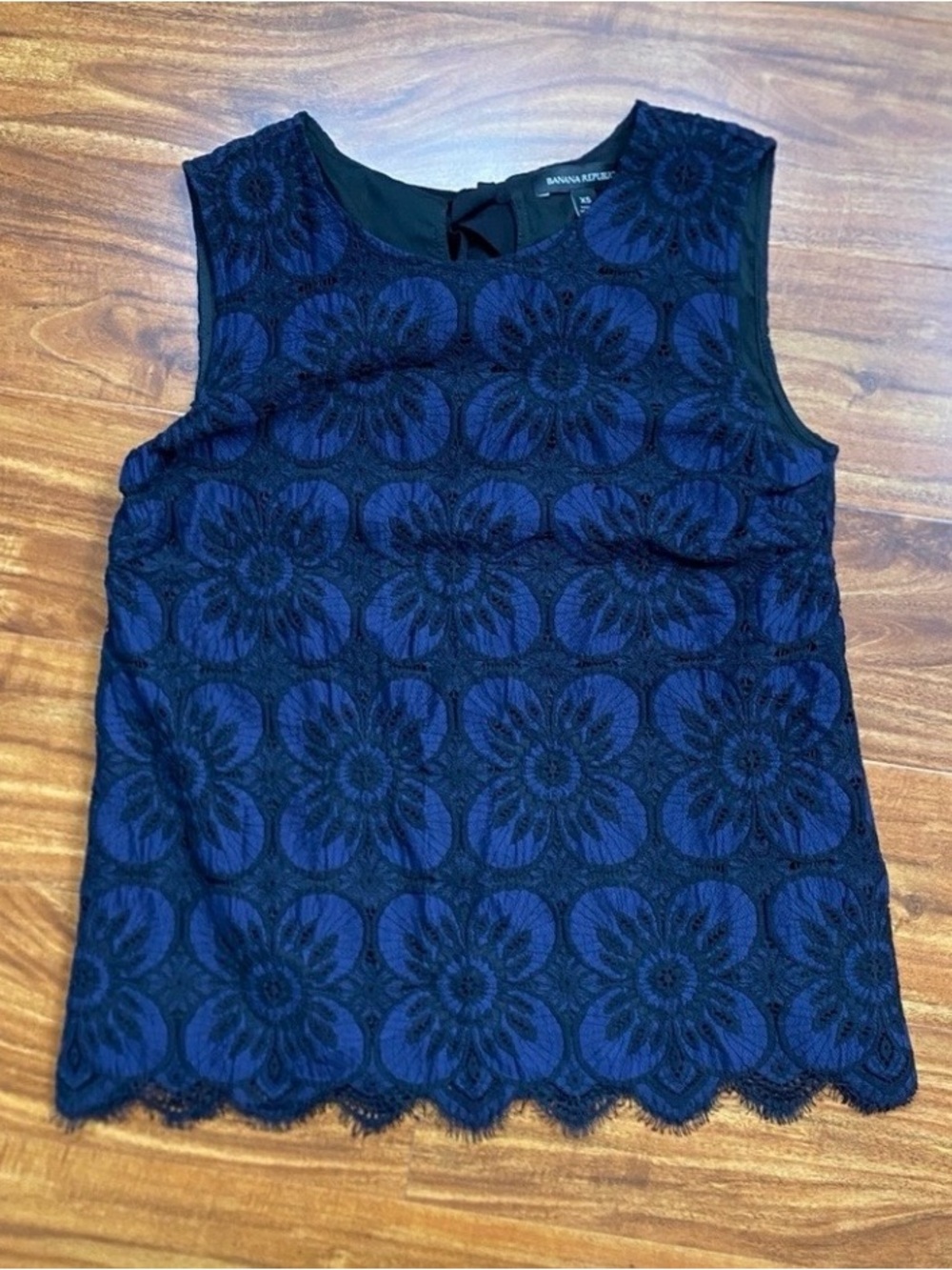 Banana Republic Women's Blue Black Crochet Overlay Sleeveless Blouse XS Classic